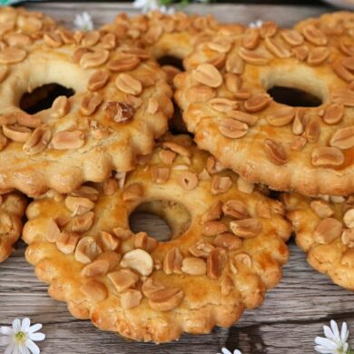 Shortbread rings with peanuts – this is what Soviet childhood tasted like