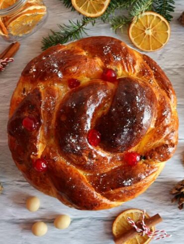 Christmas kalach stuffed – Russian kolache in the Christmas style