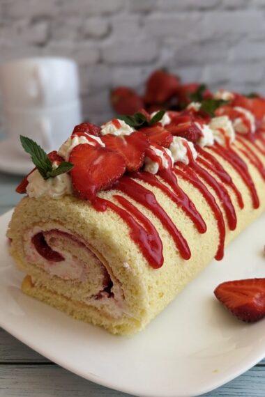 Strawberry roll cake recipe – with cream